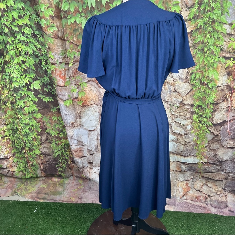 GAL MEETS GLAM Classic Flattering Navy Wrap Dress, 6 - Picture 8 of 12